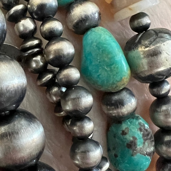 ❤️ 8mm Desert Pearl Turquoise Navajo Influenced Stretchy Bracelet for Stacking - Picture 3 of 15